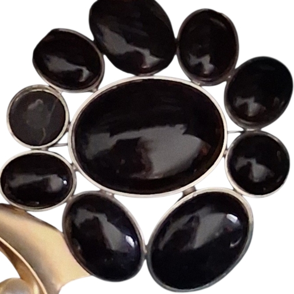 Black Oval Cluster Brooch - Women's Fashion Pin